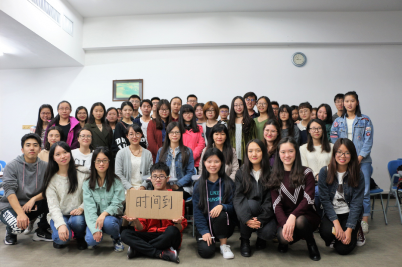 与会老师及员工干部合影