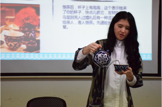 乌兹别克斯坦职工茶艺表演