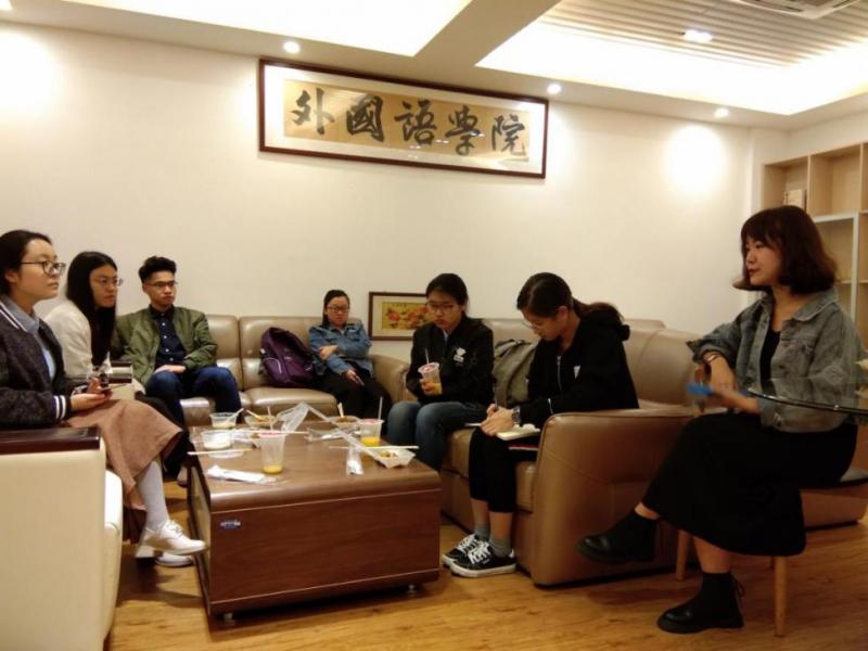 员工会员工干部代表郭菲等同学介绍员工会工作计划