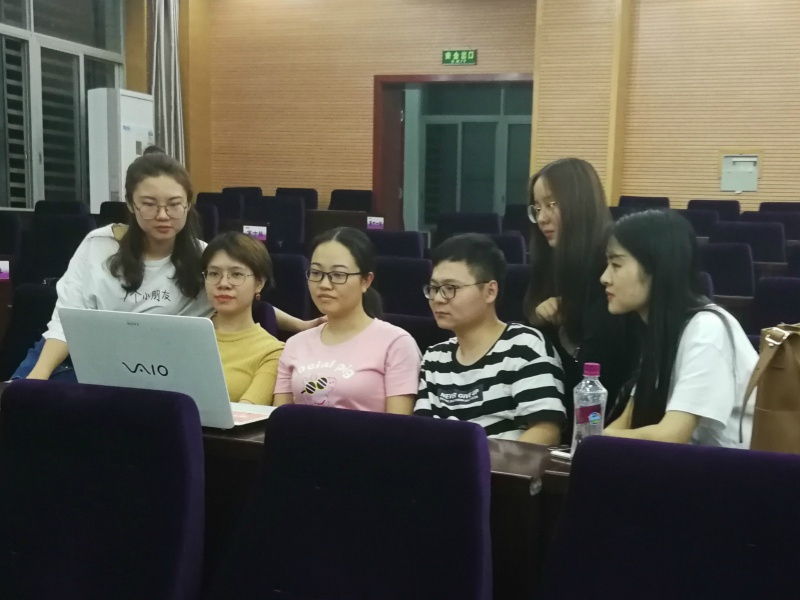 员工党支部组织观影活动
