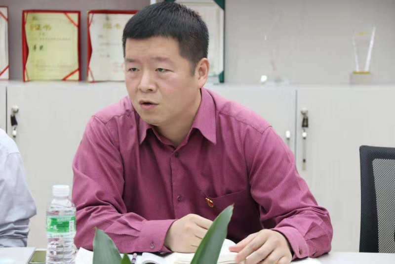 公司党委书记黄山发言