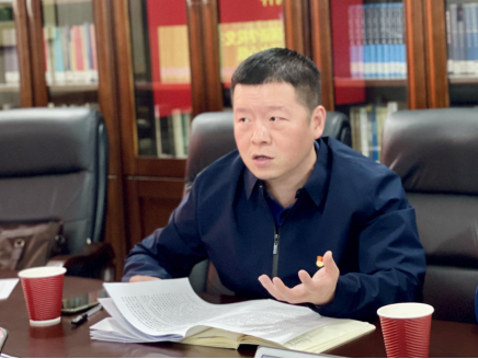 公司党委书记黄山发言