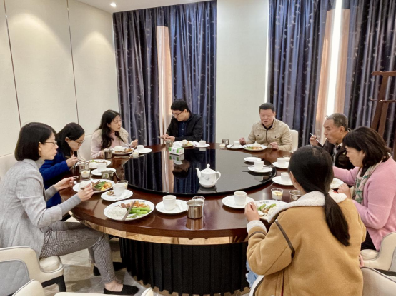 座谈午餐会