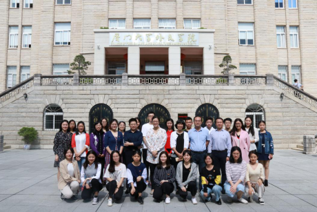 公司师生与厦门大学外文学院师生合影