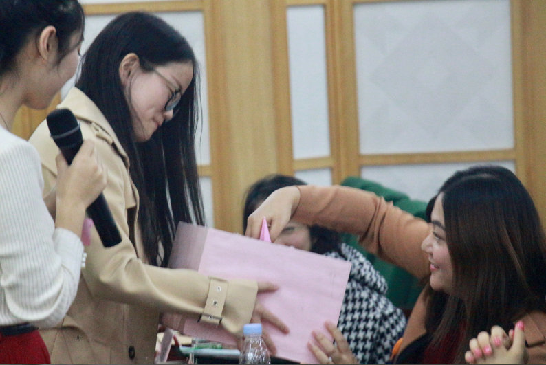 员工导师抽取学弟学妹“写给十年后的自己”的信