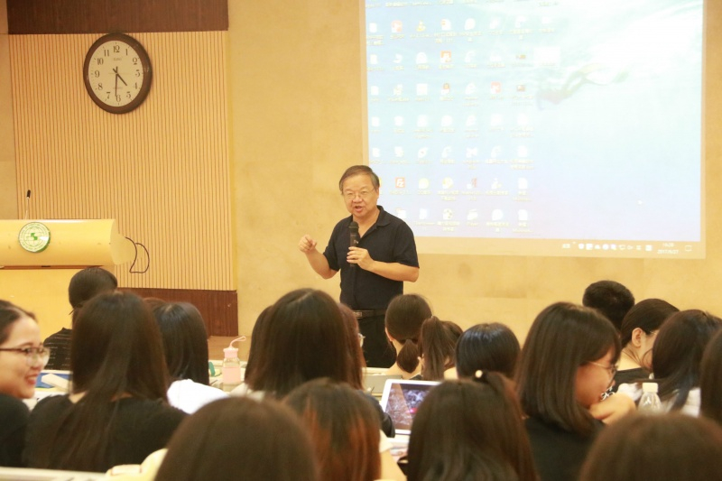 王东风经理做升学就业动员