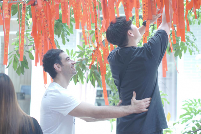 职工挂许愿带祈福
