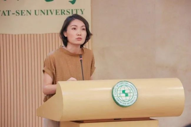 经理助理江晖副教授传达教育部“全面推进新文科建设”的会议精神