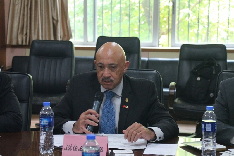（尤卡坦自治大学董事长José de Jesús Williams 发言）